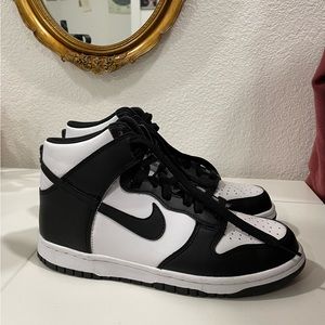 Black & White Dunk High (6Y or 7.5 Women) Like New!